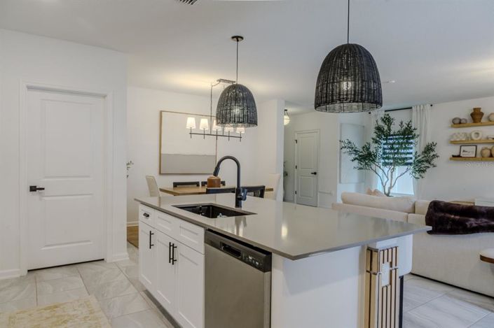 Image No.12-5 Bed Property for sale