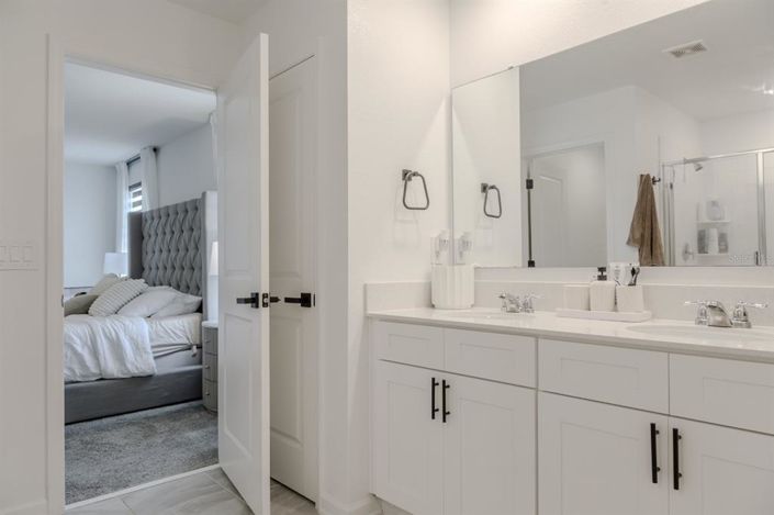 Image No.23-5 Bed Property for sale