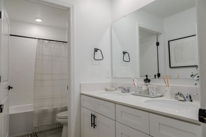 Image No.30-5 Bed Property for sale