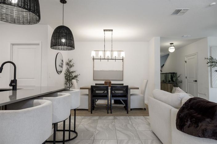 Image No.9-5 Bed Property for sale