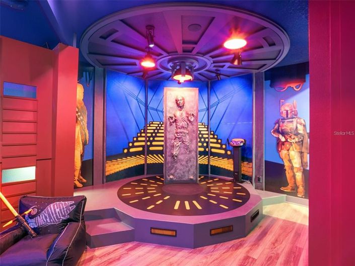 Image No.11-9 Bed Property for sale