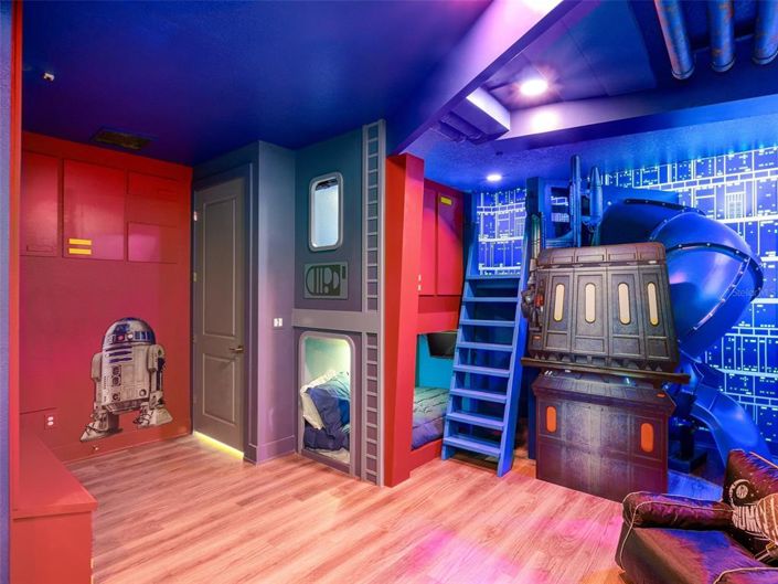 Image No.12-9 Bed Property for sale