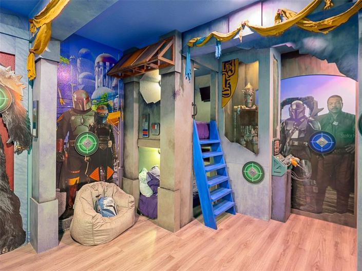 Image No.14-9 Bed Property for sale