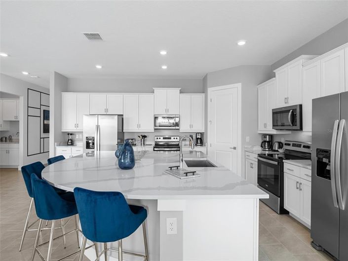 Image No.25-9 Bed Property for sale