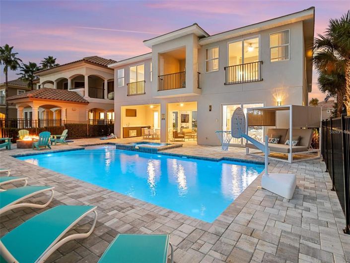 Image No.64-9 Bed Property for sale