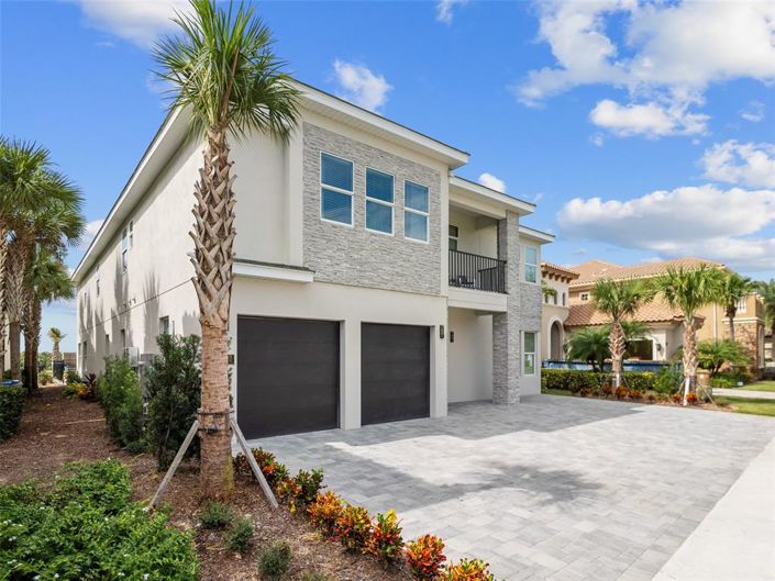 Image No.90-9 Bed Property for sale