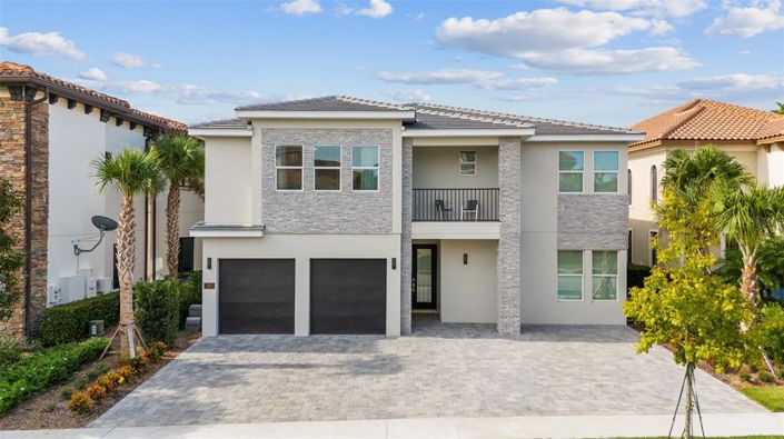 Image No.93-9 Bed Property for sale