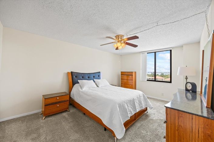 Image No.15-2 Bed Property for sale