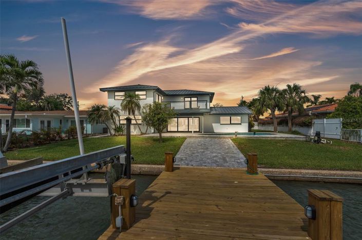 Image No.4-4 Bed Property for sale