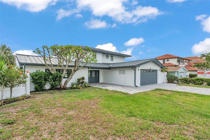 Image No.63-4 Bed Property for sale