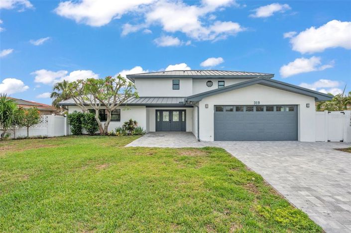 Image No.65-4 Bed Property for sale