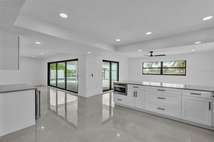 Image No.8-4 Bed Property for sale