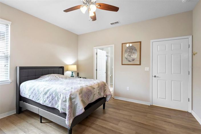 Image No.23-2 Bed Property for sale