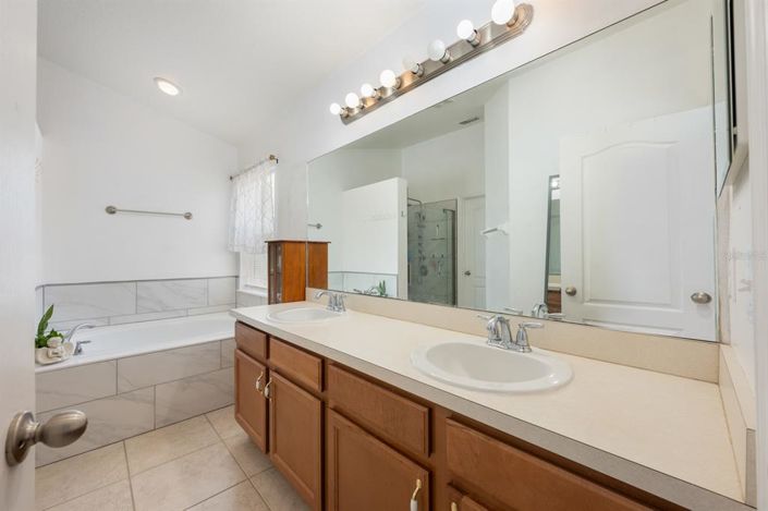 Image No.11-3 Bed Property for sale