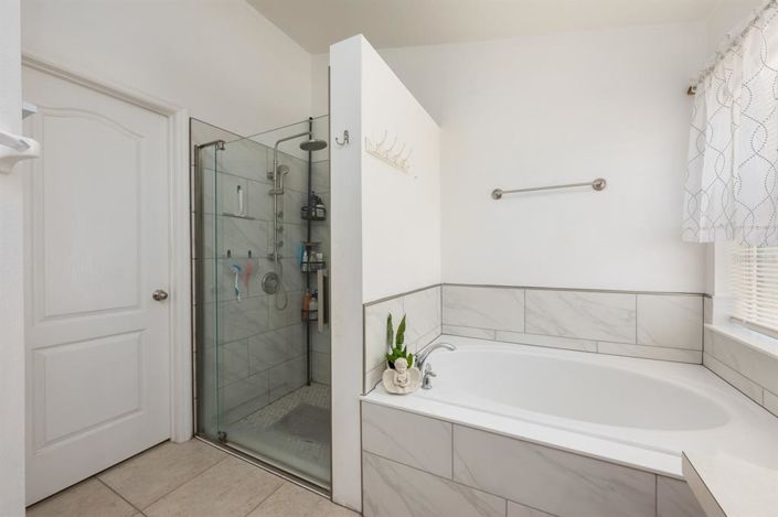 Image No.12-3 Bed Property for sale