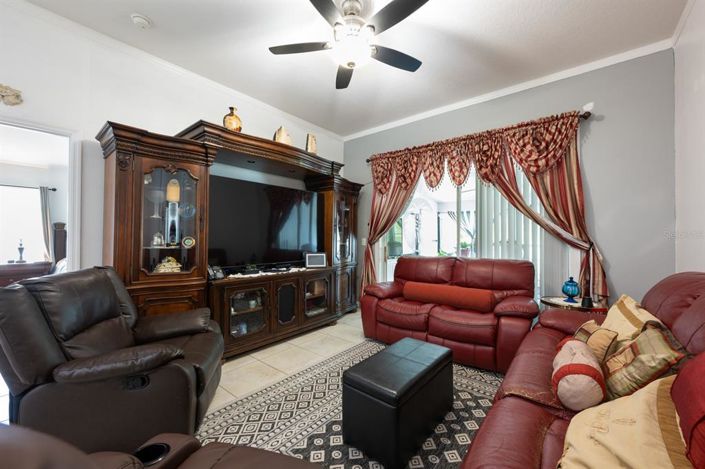 Image No.8-3 Bed Property for sale