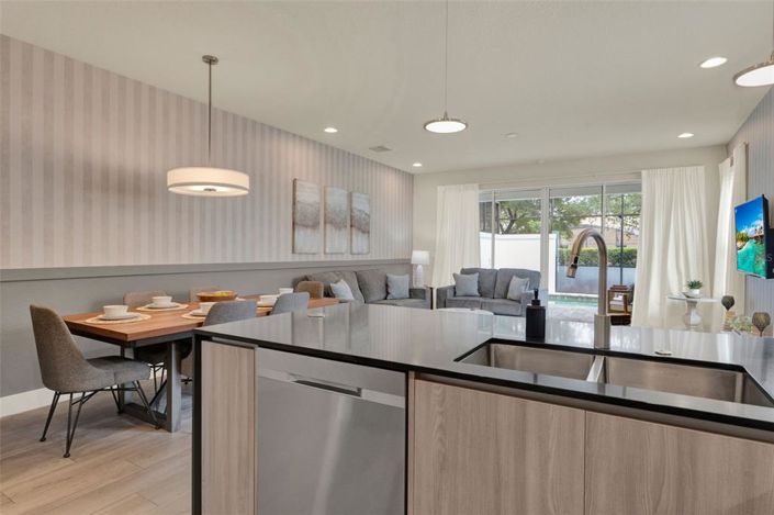 Image No.11-4 Bed Townhouse for sale