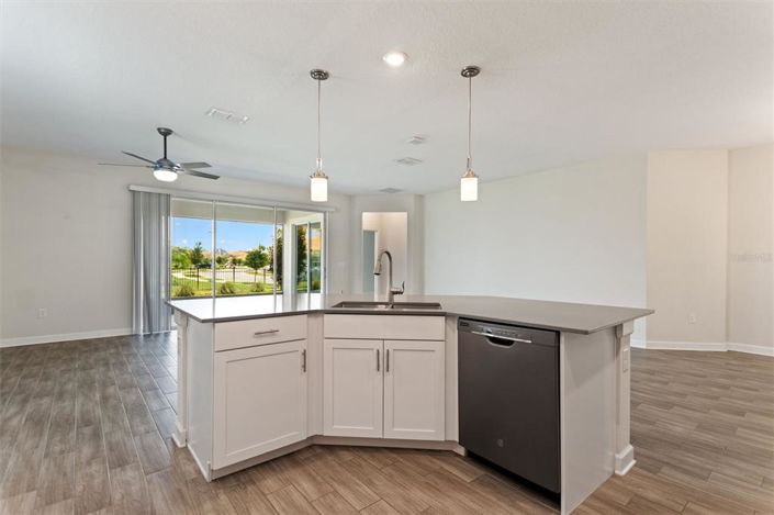 Image No.10-4 Bed Property for sale