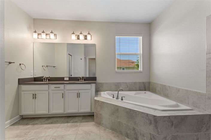 Image No.19-4 Bed Property for sale