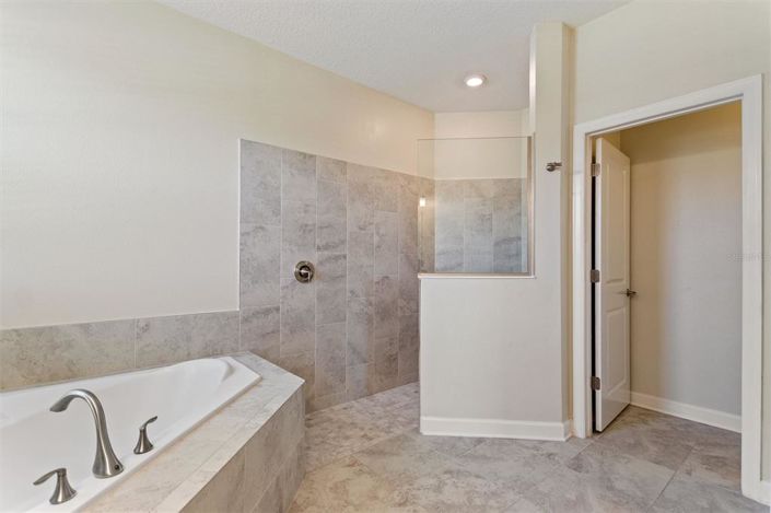 Image No.20-4 Bed Property for sale