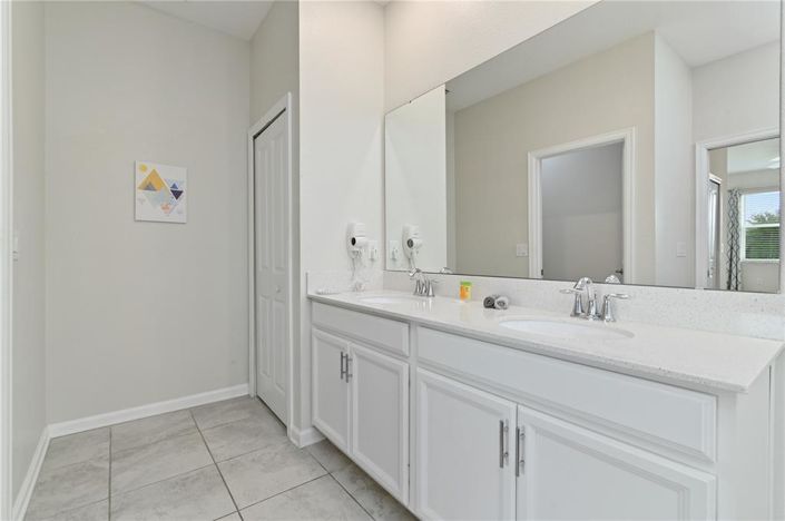 Image No.30-3 Bed Townhouse for sale