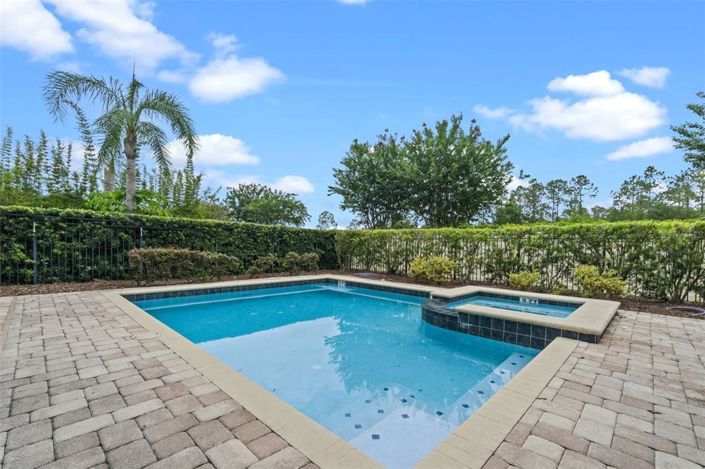 Image No.30-8 Bed Property for sale