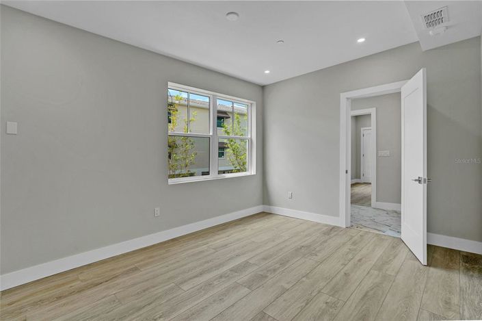 Image No.10-4 Bed Property for sale