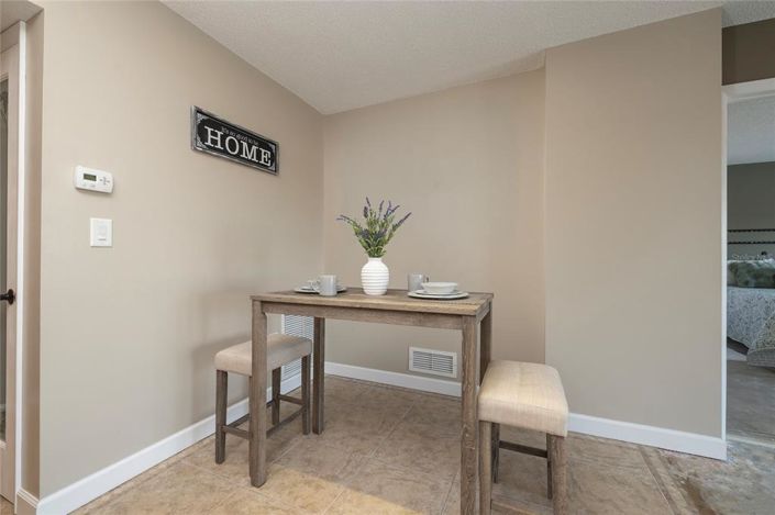 Image No.10-2 Bed Property for sale