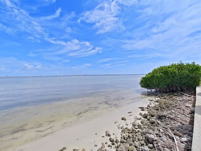 Image No.25-2 Bed Property for sale