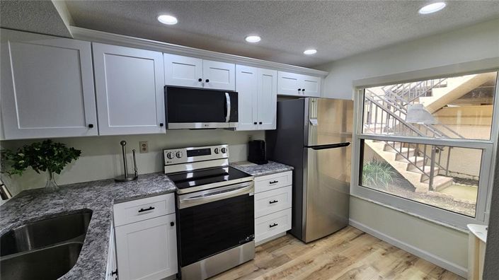 Image No.7-2 Bed Property for sale