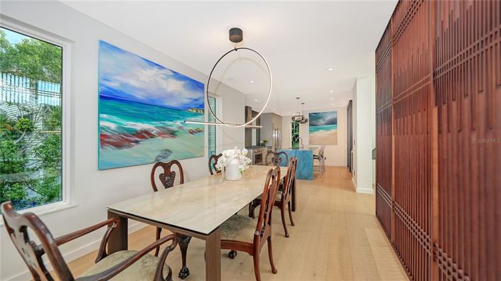 Image No.12-5 Bed Property for sale