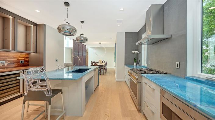 Image No.15-5 Bed Property for sale