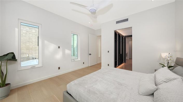 Image No.19-5 Bed Property for sale