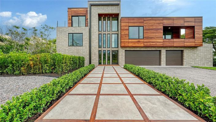 Image No.2-5 Bed Property for sale