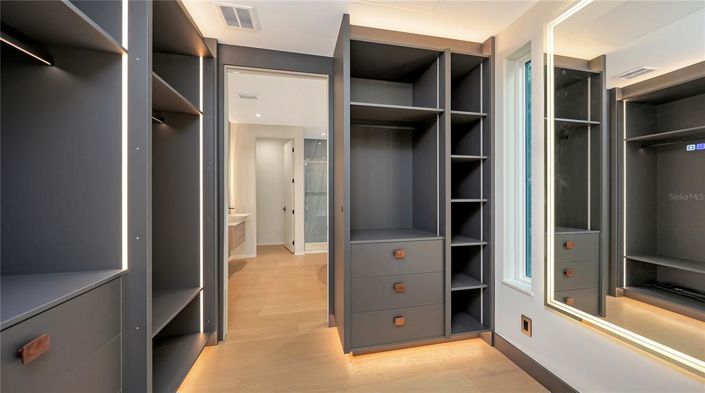 Image No.20-5 Bed Property for sale