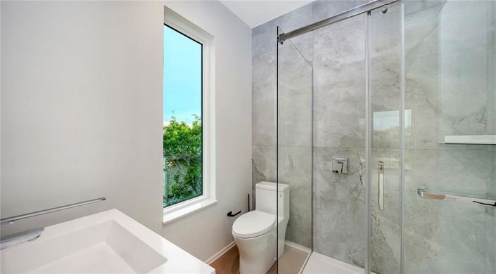 Image No.27-5 Bed Property for sale