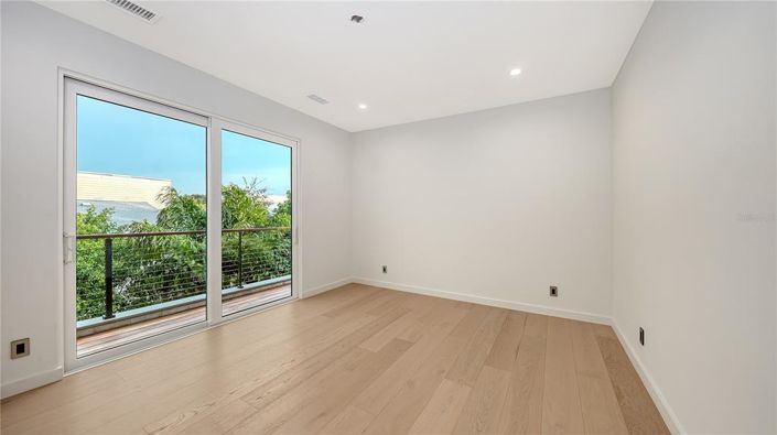 Image No.28-5 Bed Property for sale