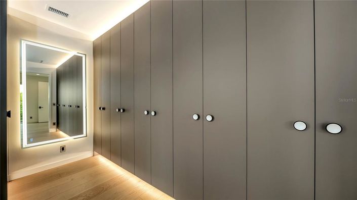 Image No.29-5 Bed Property for sale