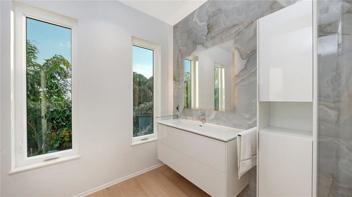 Image No.30-5 Bed Property for sale