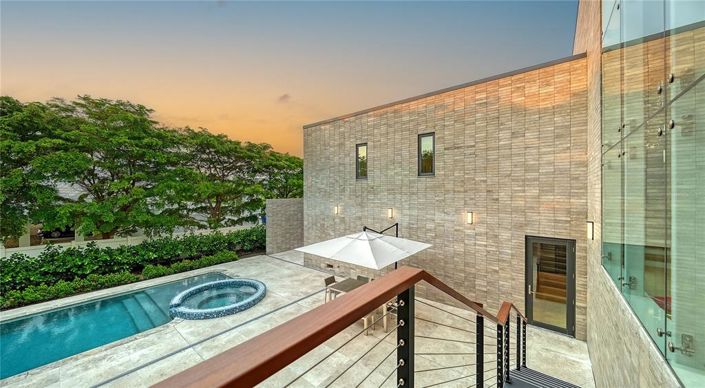 Image No.38-5 Bed Property for sale