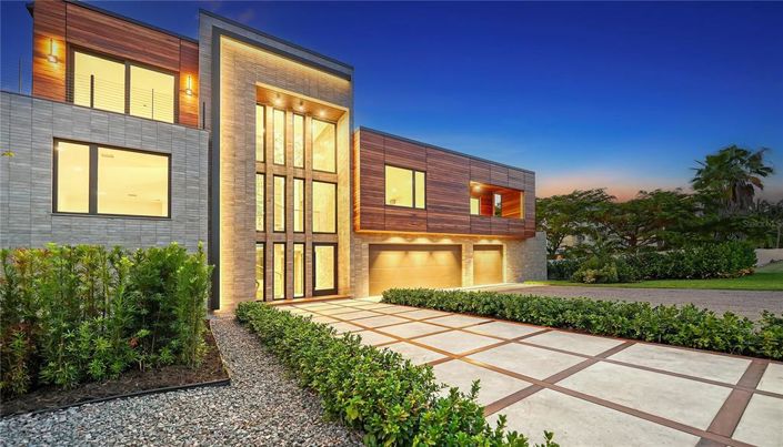 Image No.4-5 Bed Property for sale