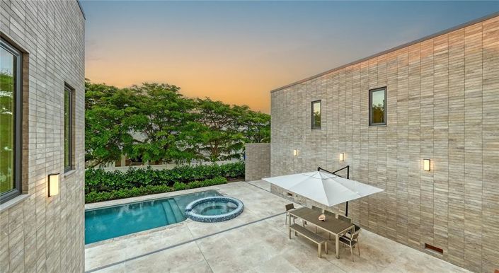 Image No.40-5 Bed Property for sale