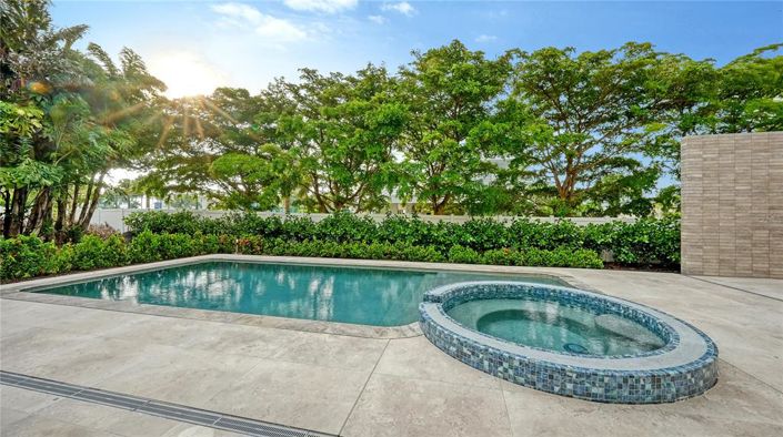 Image No.42-5 Bed Property for sale