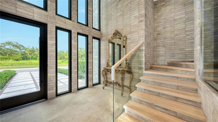 Image No.5-5 Bed Property for sale