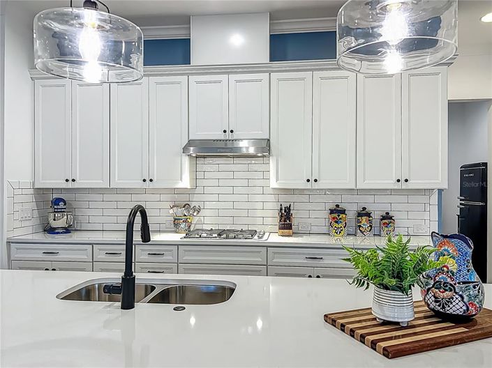 Image No.10-3 Bed Property for sale