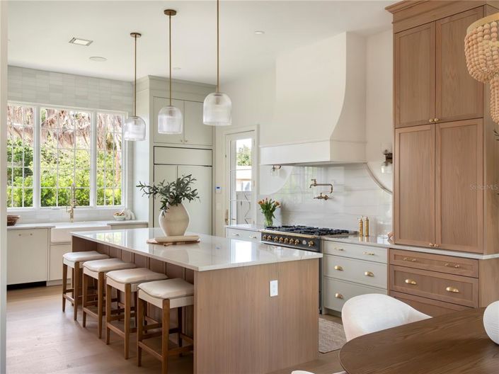 Image No.11-4 Bed Property for sale