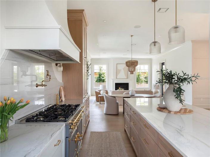 Image No.12-4 Bed Property for sale