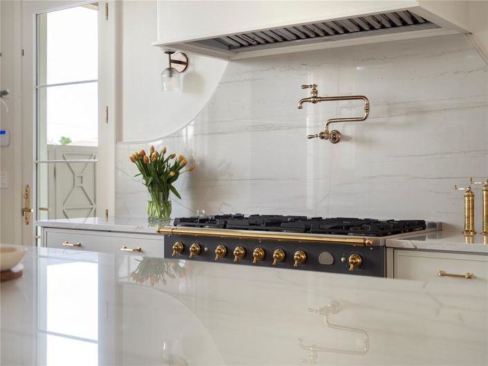 Image No.16-4 Bed Property for sale