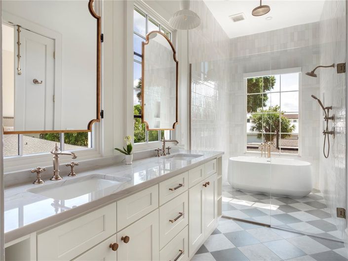 Image No.30-4 Bed Property for sale