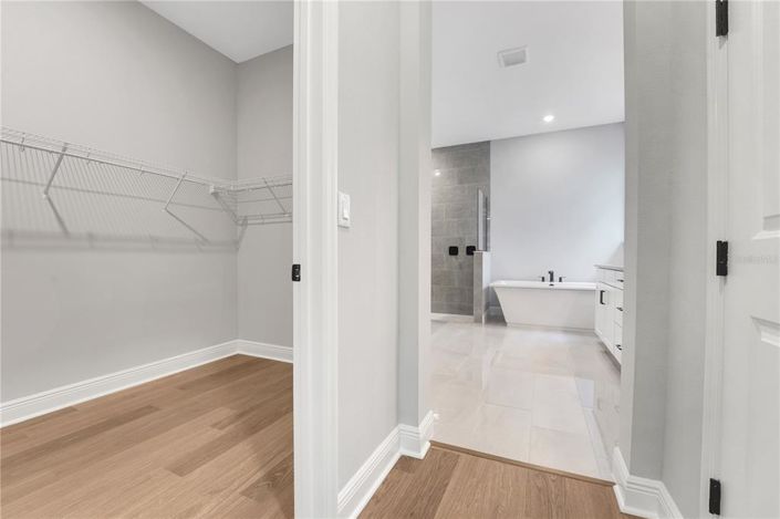 Image No.40-4 Bed Property for sale